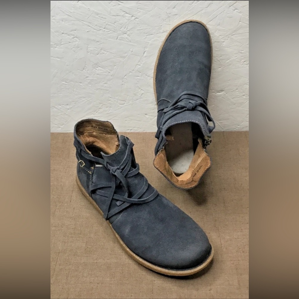 *No Inserts Born Tarkiln Women's Ankle Boots Navy Distressed Suede Zip Size 11